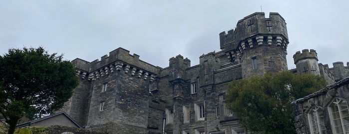 Wray Castle is one of Lugares favoritos de Carl.