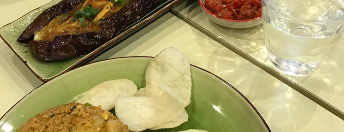 Lombok Indonesian Restaurant 龙目印尼餐厅 is one of Eating in Guangzhou.
