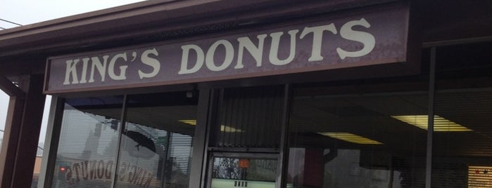 Kings Donuts is one of Lugares favoritos de Ryan.