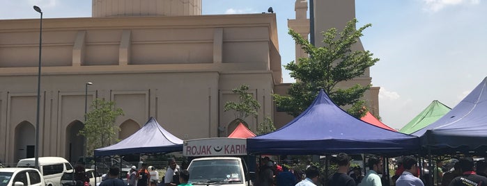 Masjid Diraja Tengku Ampuan Jemaah is one of masjid.