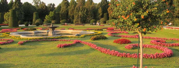 Schlosspark Schönbrunn is one of All-time favorites in Austria.