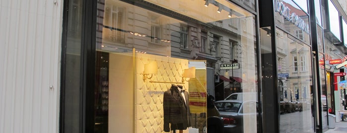 Dolce&Gabbana is one of Luxurious shopping in Vienna's old city.
