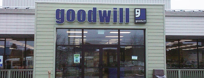 Goodwill Store & Donation Center is one of Posti che sono piaciuti a Devin.