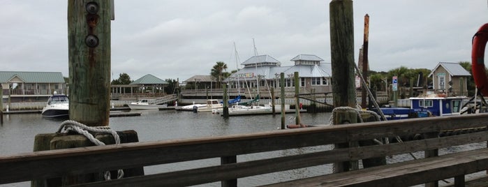 Mojo's On The Harbor is one of สถานที่ที่ James ถูกใจ.