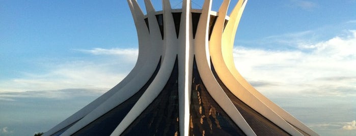 Catedral Metropolitana de Brasília is one of Buildings to go in.