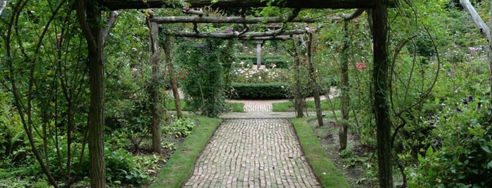 Old Westbury Gardens is one of Tempat yang Disimpan Justin.