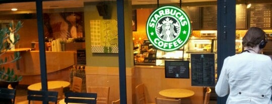 Starbucks is one of Locais curtidos por Tiffany.