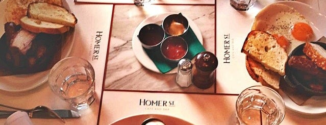 Homer St. Cafe and Bar is one of Jonathan 님이 저장한 장소.