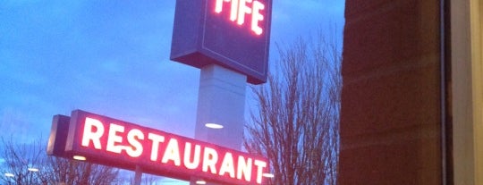 Johnny's at Fife is one of สถานที่ที่ Seth ถูกใจ.