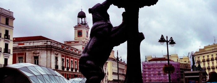 Estatua del Oso y el Madroño is one of Monuments everywhere.