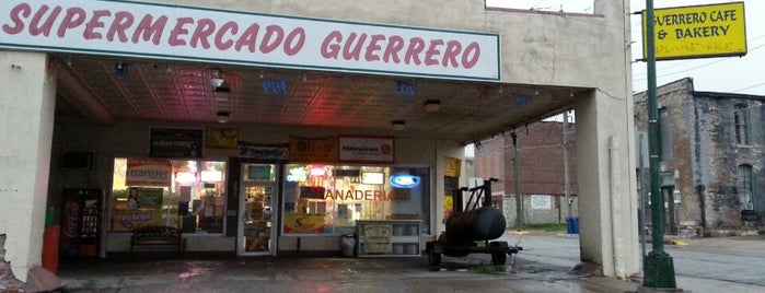 Supermercado Guerrero is one of Locais curtidos por Michael.