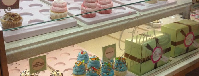 Gigi's Cupcakes is one of สถานที่ที่ Elizabeth ถูกใจ.
