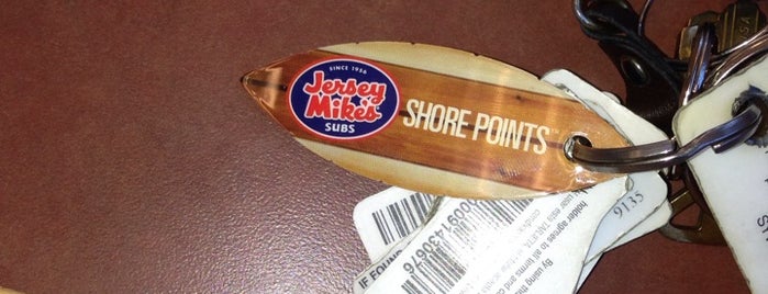 Jersey Mike's Subs is one of Scottさんの保存済みスポット.