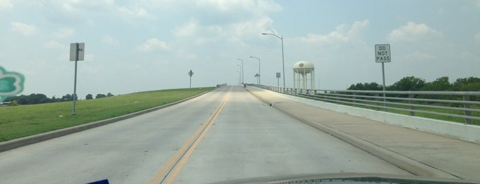 Bailey Bridge is one of Lugares favoritos de Bobby.