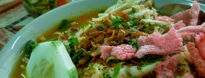 Lontong Malam "Makmur" is one of Medan Culinary World.