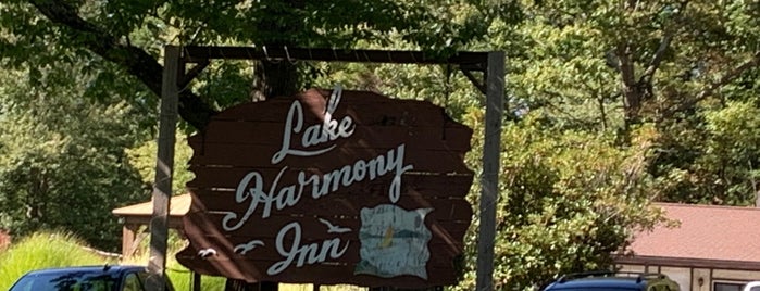 Lake Harmony Inn is one of Lugares favoritos de Kelly.