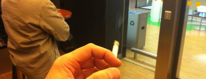 Smoking Area KLM Lounge is one of Posti che sono piaciuti a Evrim.