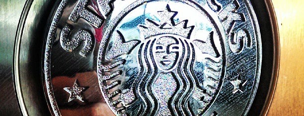 Starbucks is one of Locais curtidos por Dianey.