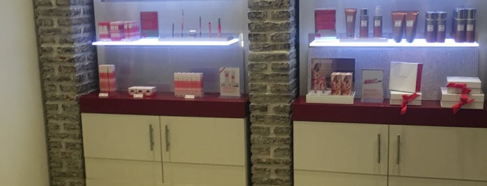 European Wax Center is one of Jessica'nın Kaydettiği Mekanlar.