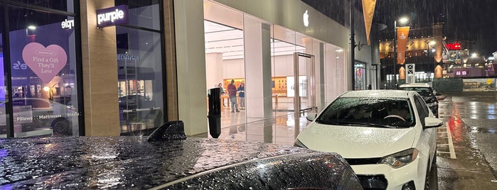 Apple Bay Street is one of Apple Stores around the world.