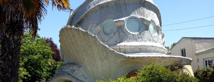 Ojo Del Dol (Fish-shaped House) is one of Lugares favoritos de cnelson.