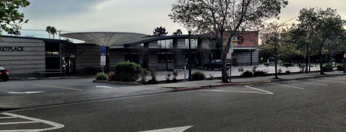 Berkeley Bowl is one of zero waste bulk stores.