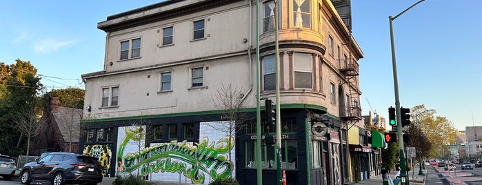 Commonwealth Cafe and Pub is one of Hella Oakland.