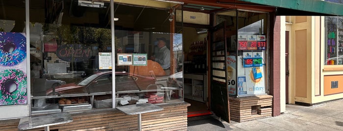 Dream Fluff Donuts is one of Lieux qui ont plu à cnelson.