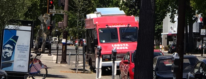 Lobsta Truck is one of Foodie places to try.