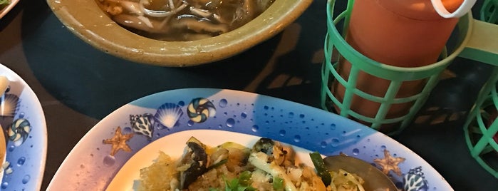 ข้าวผัดปู หูฉลาม กะเพาะปลา is one of อร่อย: กรุงเทพฯ - ปริมณฑล.