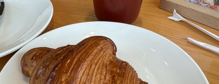 กงทรอง เชอคีเย่ is one of Croissant List.