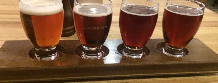 Jacobsen Brewhouse & Bar is one of Locais salvos de Jeremy.