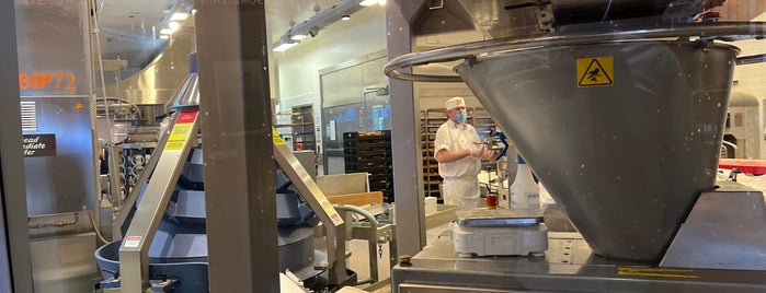 The Bakery Tour, hosted by Boudin® Bakery is one of California Adventure.