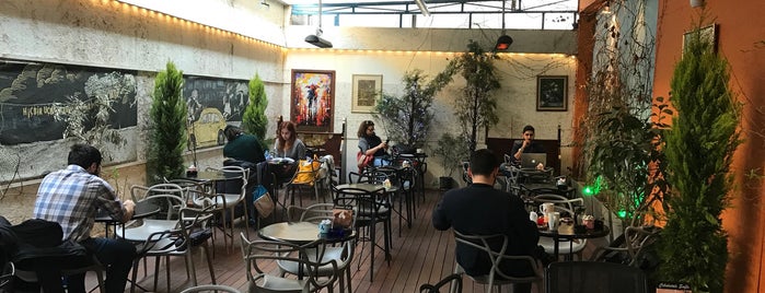 Mephisto Cafe is one of Tempat yang Disukai Türkay.