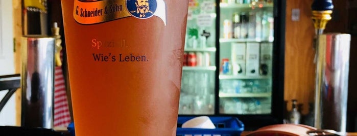 Schneider's German Gasthaus & Beergarden is one of Mandyさんの保存済みスポット.