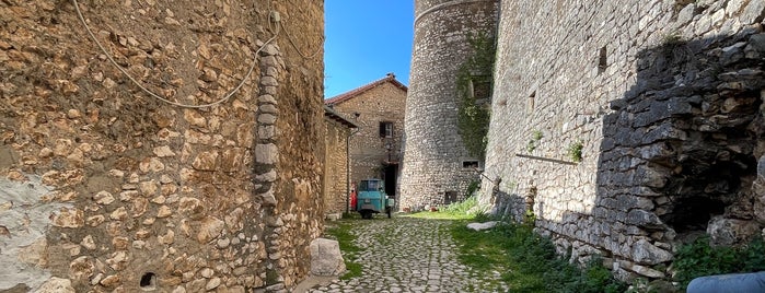Castello Caetani is one of Lista.