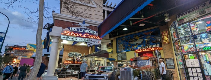 Hollywood Star Cars Museum is one of museums.