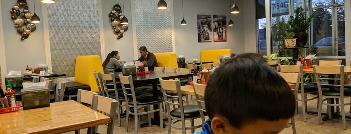 Viet's Restaurant Noodles and Grill is one of Joe'nin Beğendiği Mekanlar.