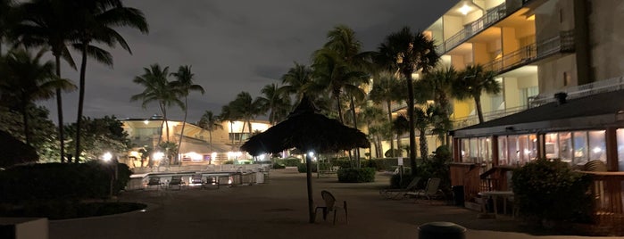 Days Thunderbird Beach Resort Hotel is one of Майами.