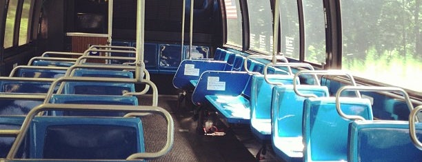 MTA Bus - E 65 St & 5 Av (M66/M72) is one of สถานที่ที่ Pete ถูกใจ.