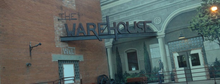 The Warehouse Restaurant and Gallery is one of Lugares guardados de Karen.