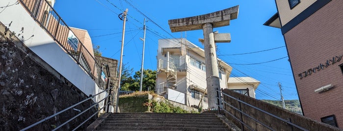 山王神社二の鳥居 (一本柱鳥居) is one of สถานที่ที่ Minami ถูกใจ.