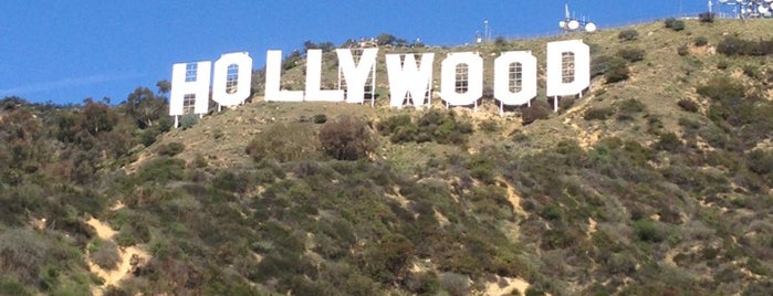 Hollywood Sign Vista Point is one of Gespeicherte Orte von Sowmya.