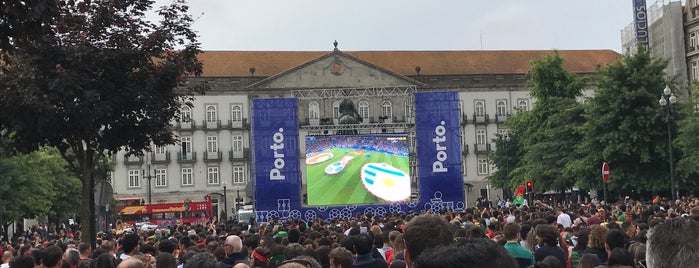 Praça da Liberdade is one of Porto 2023.