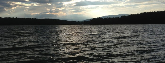 Lake James is one of Lugares favoritos de Curtis.