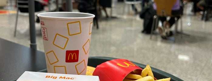 McDonald's is one of Aeroporto do Galeão.