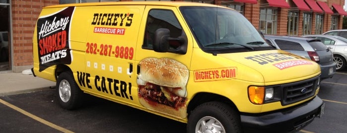 Dickey's Barbecue Pit is one of Kami'nin Beğendiği Mekanlar.