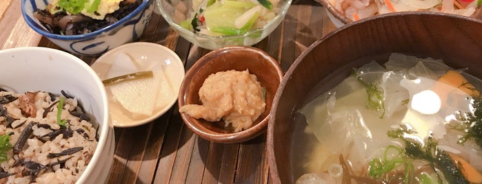 玄米食堂 ie is one of Vegan restaurants in Osaka.