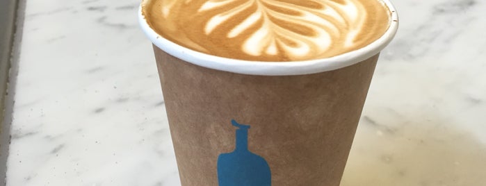 Blue Bottle Coffee is one of Tempat yang Disukai Faris.