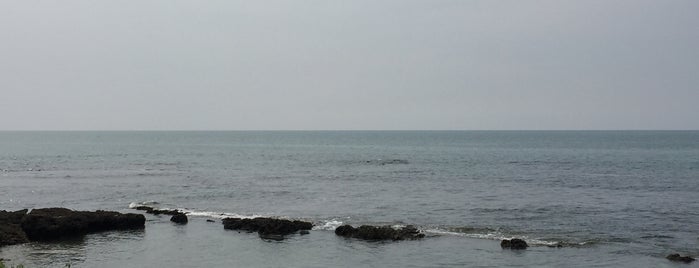 Pantai Pasir Putih (Pasir Putih Beach) is one of Beach.